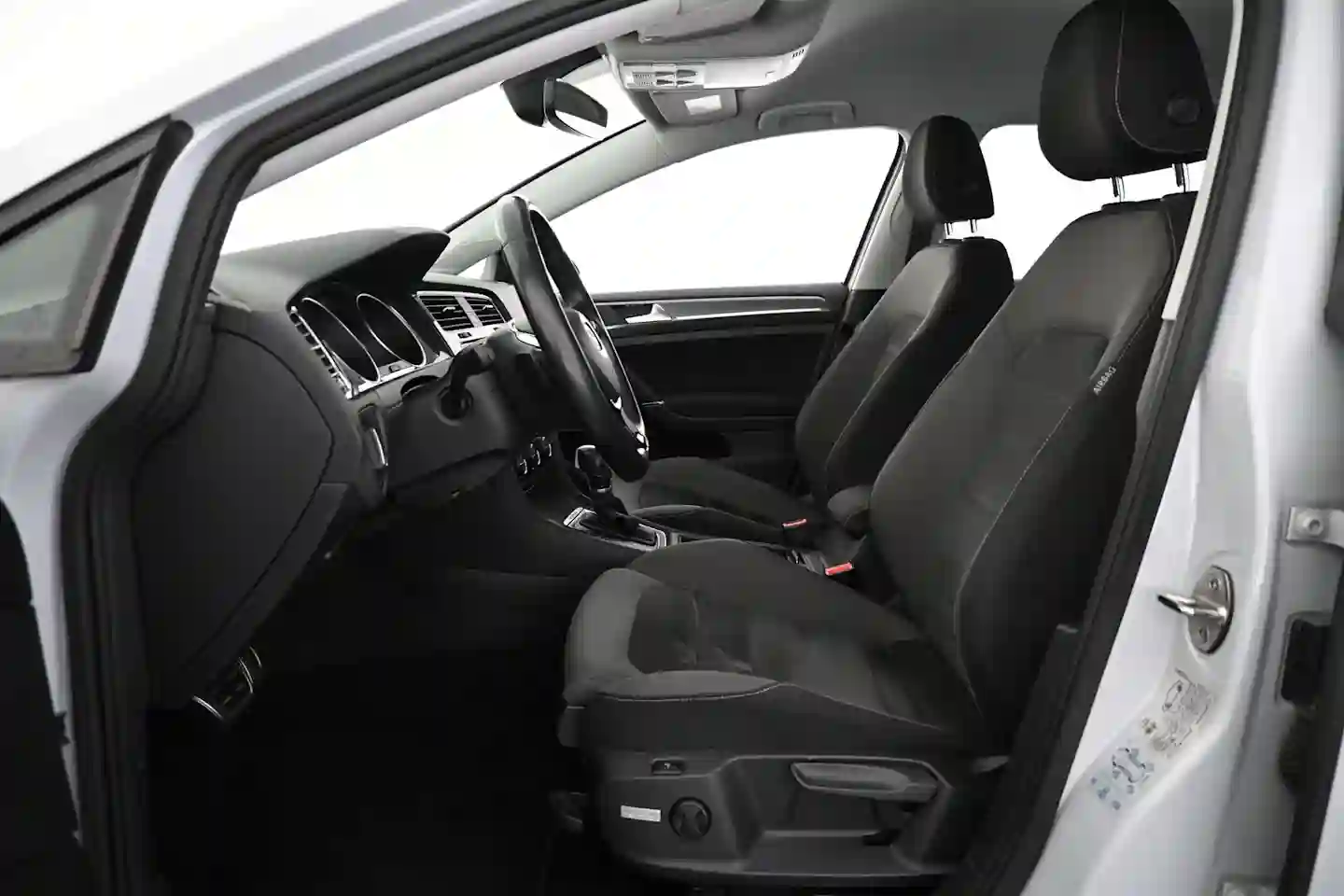 Car Image - 25F1wcQERt45FVvintyCaU