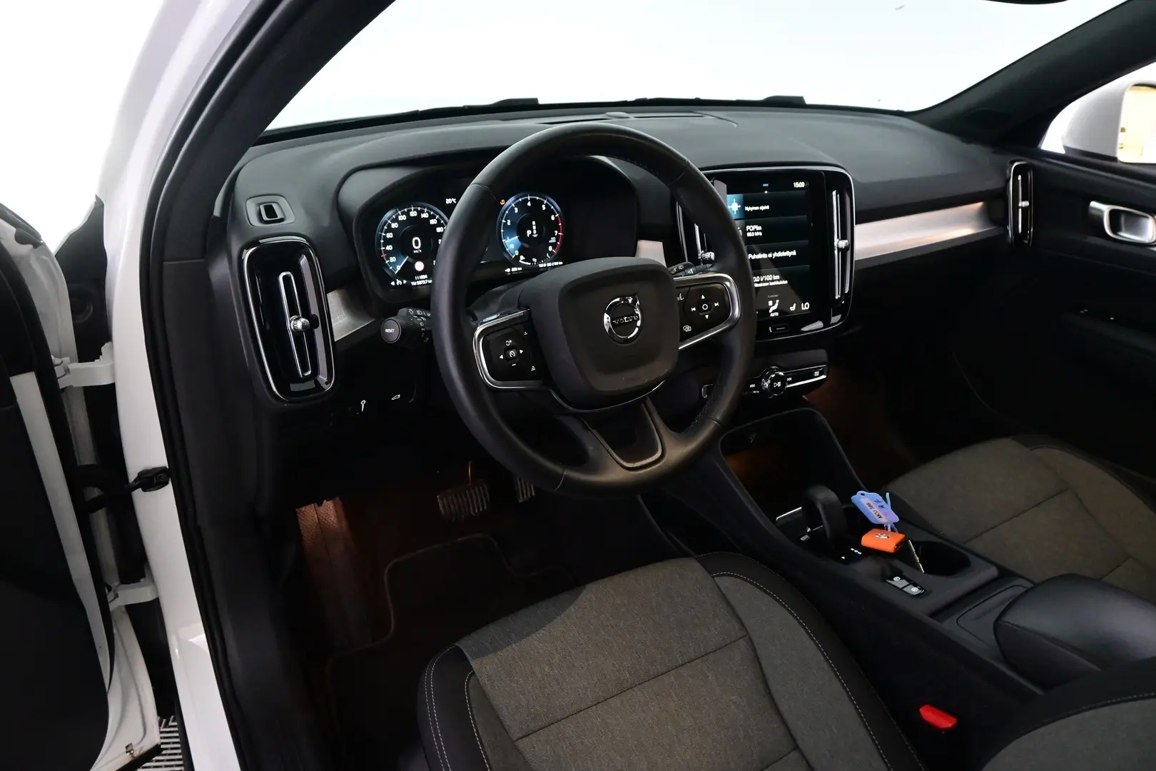 Car Image - KH1re8yu03QPWkfLW8P14