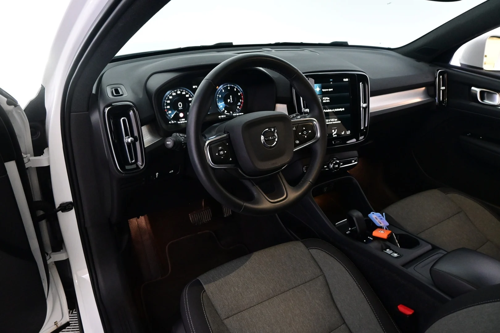 Car Image - KH1re8yu03QPWkfLW8P14