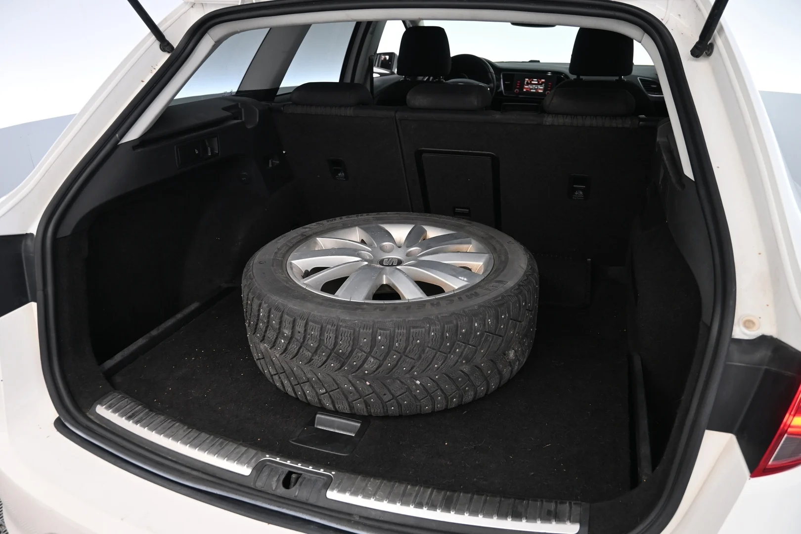 Car Image - 3Ikvub2p2UZRskeQVPe1qi