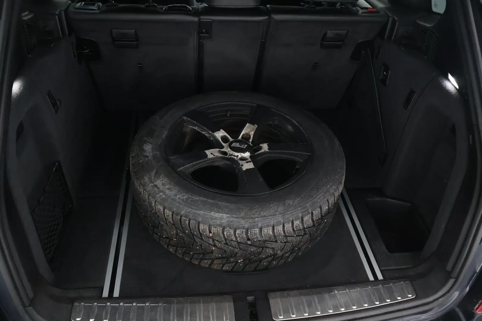 Car Image - bNyL0xdipFiKLkVPgUkjW