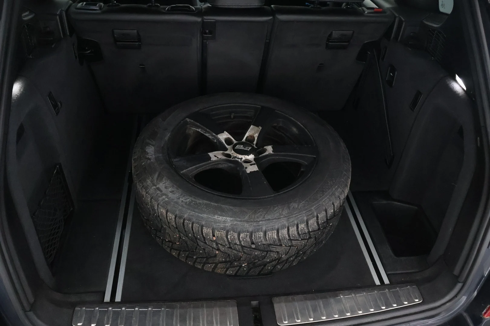 Car Image - bNyL0xdipFiKLkVPgUkjW