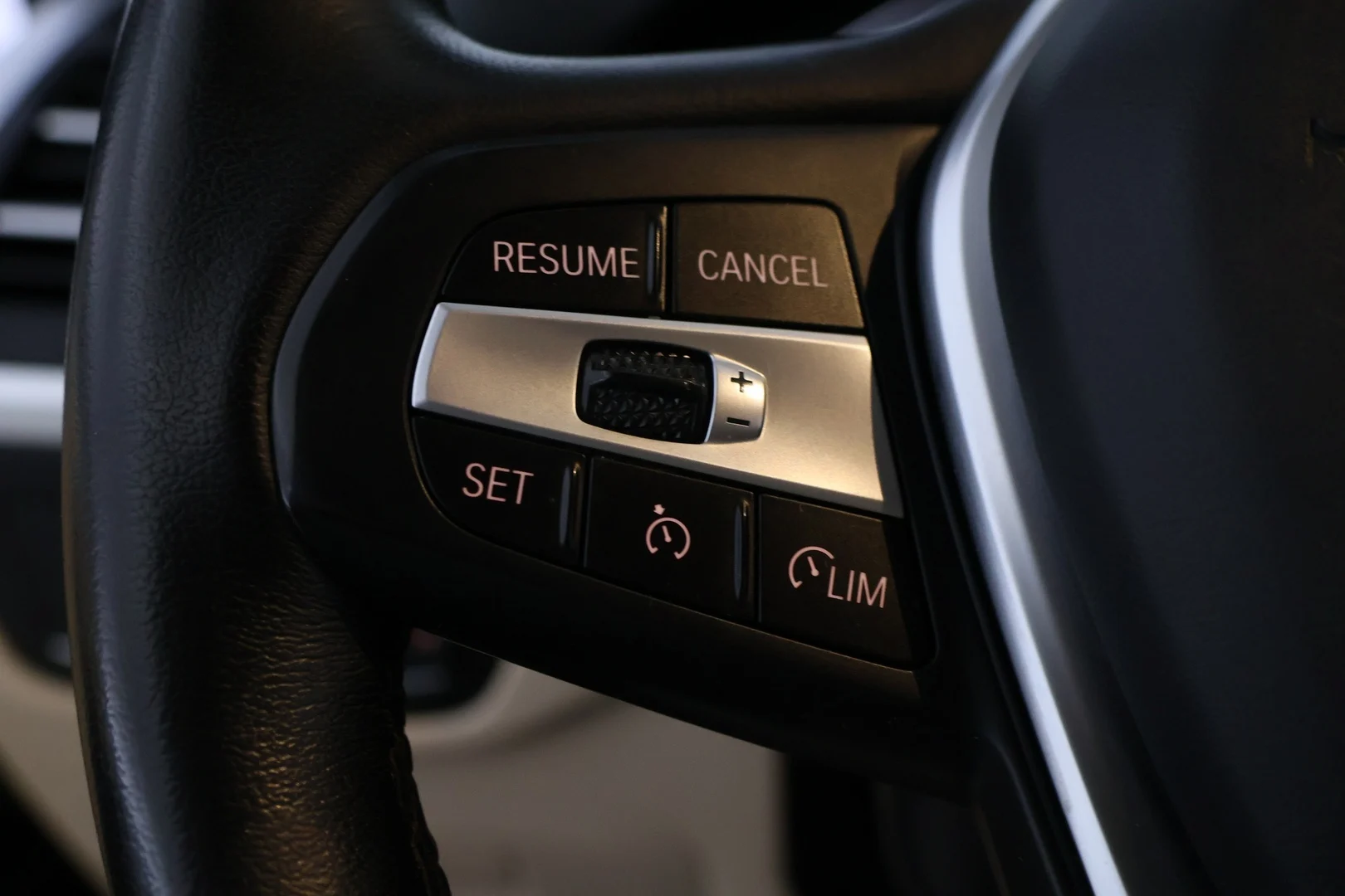 Car Image - VJ1n2UmIDqIPLtmAGFjMp