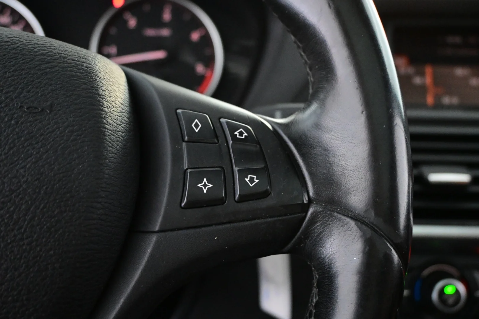 Car Image - 4SuMcyruJ4dh7d4pxATRES