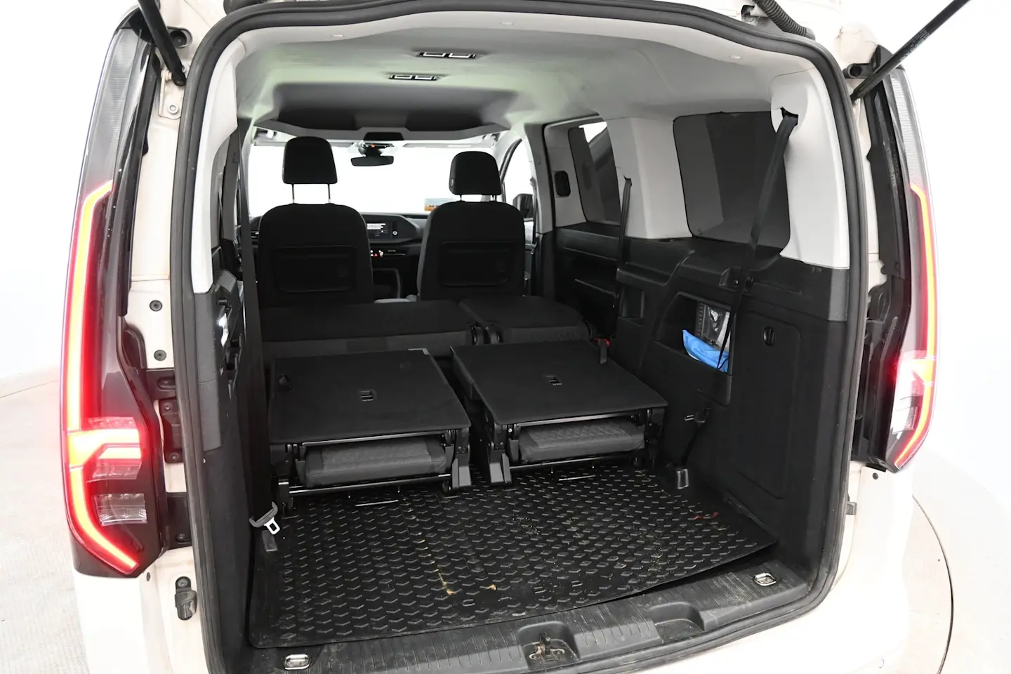 Car Image - 1Yq5mimrnCFRGzukW3lQU7
