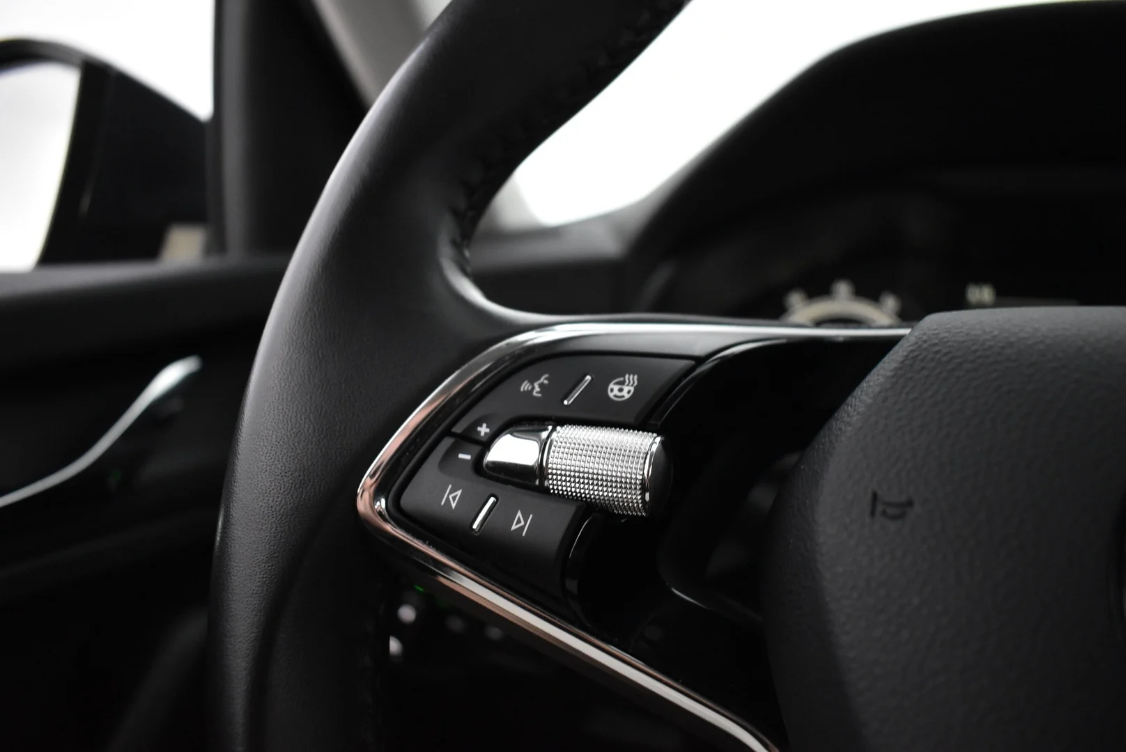 Car Image - 7F98D2P3zRVgQgZ7NsXRaM
