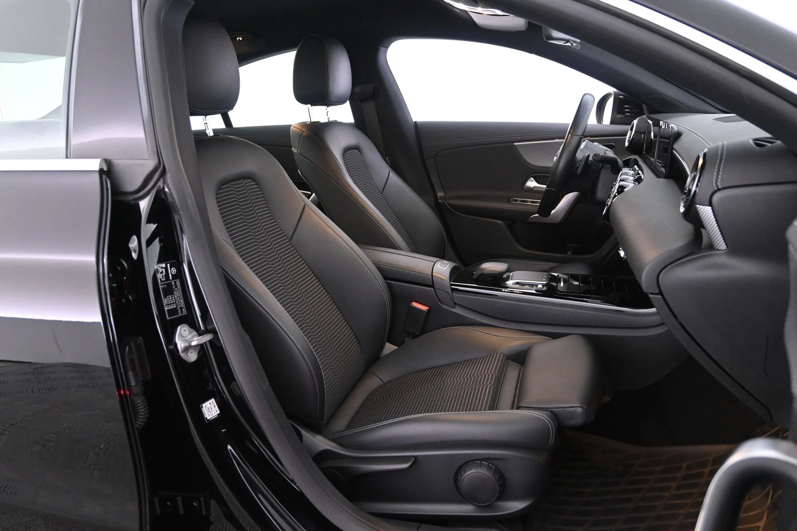 Car Image - 1h0iY9GDYsMTkDyegDbdzR