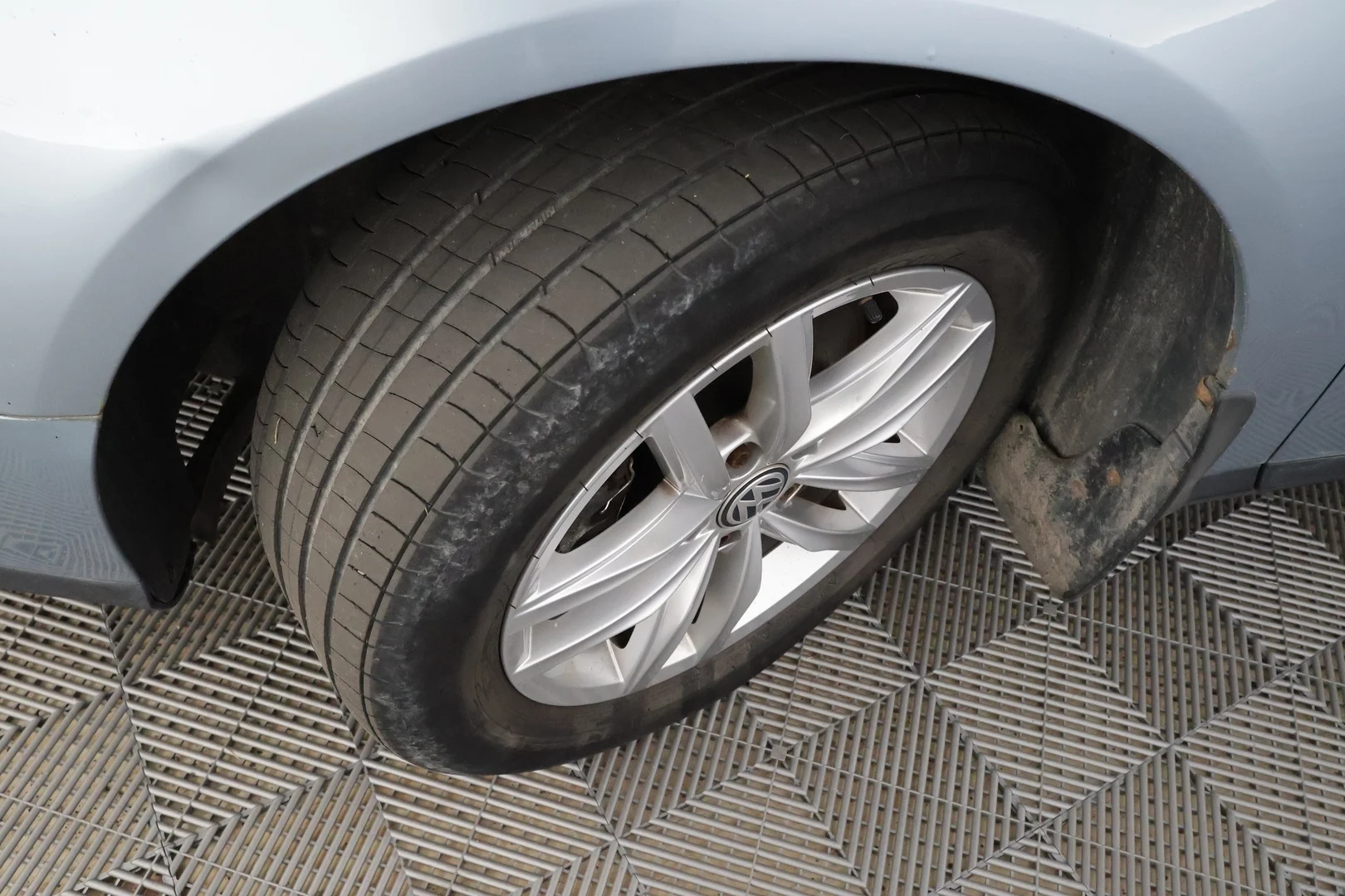 Car Image - 5XGtDcDlH7wGq30MmwHYoQ