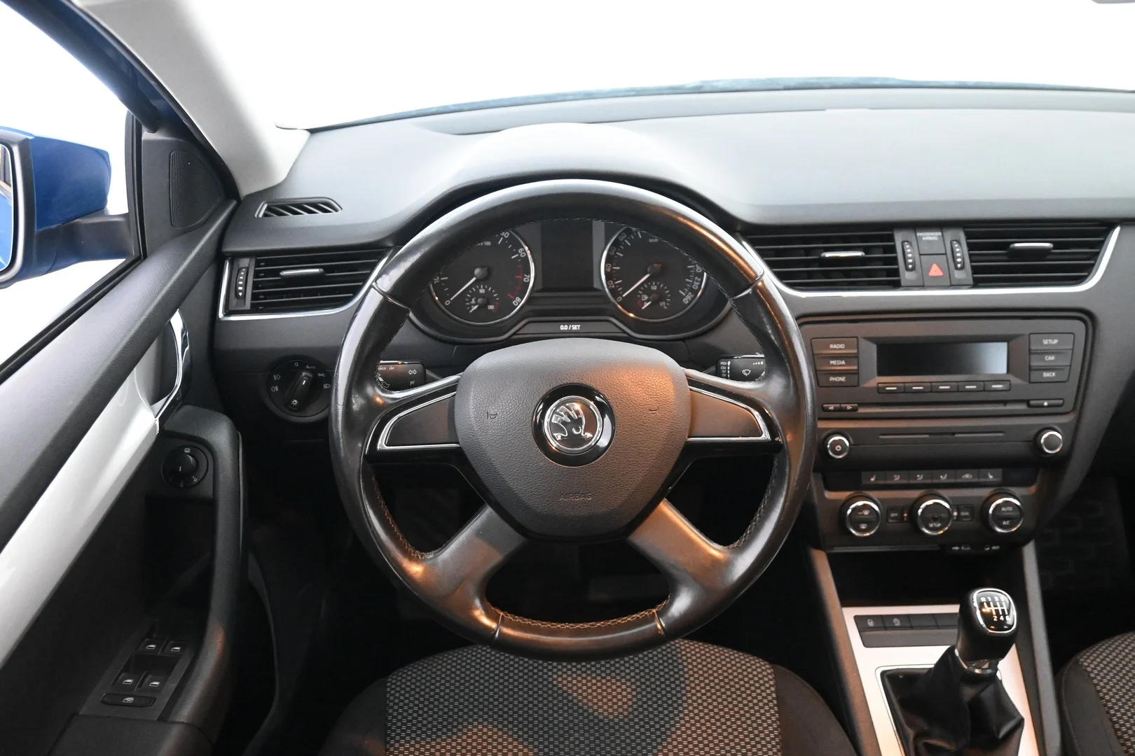 Car Image - 17Aoa3lr4v2MFnK8d3SO7C