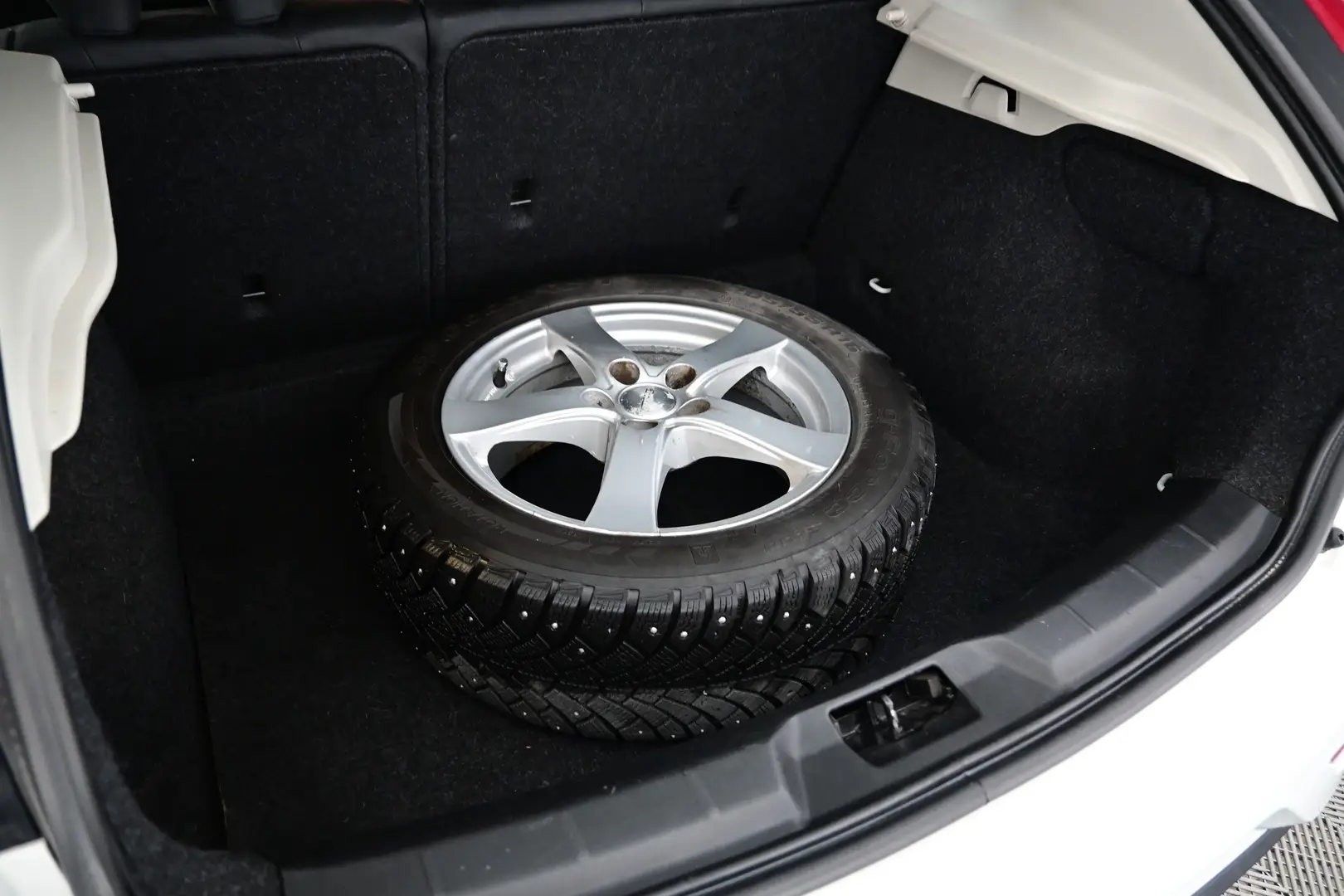 Car Image - al0lbAPHp4pKqLP6kXmsB