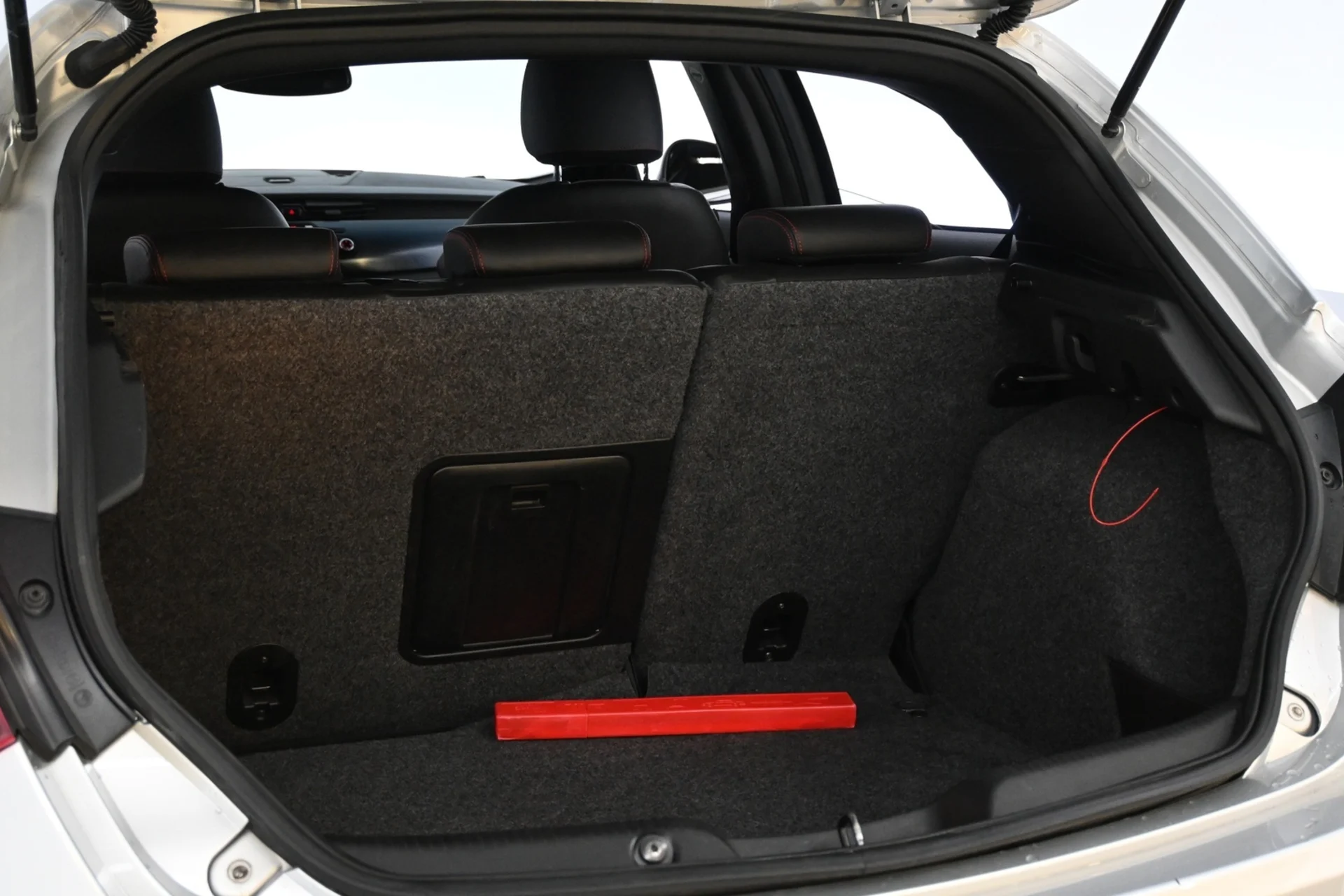 Car Image - tG6IkYX9dTw1M82Vvjk5x