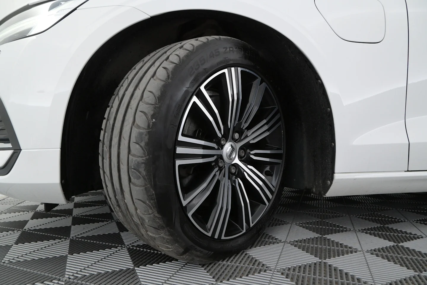 Car Image - uDDOUX4sCfxrj5MZD8XOL