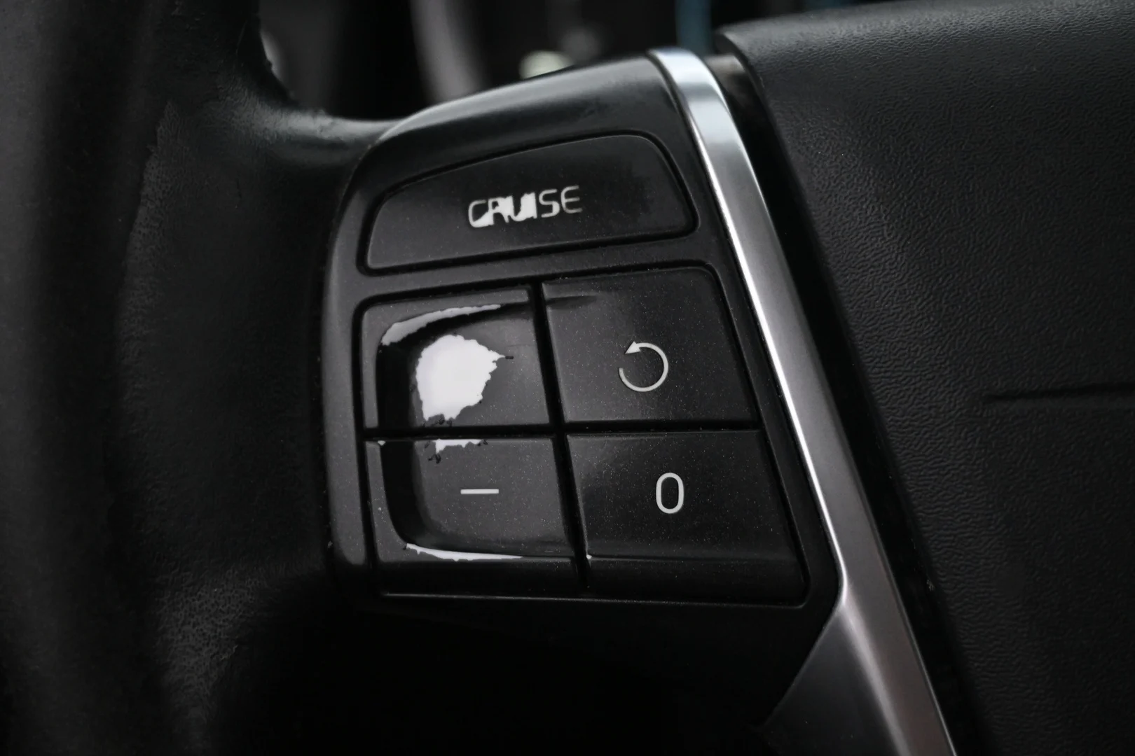 Car Image - LXFimpg26jtVZYLR9XgpQ