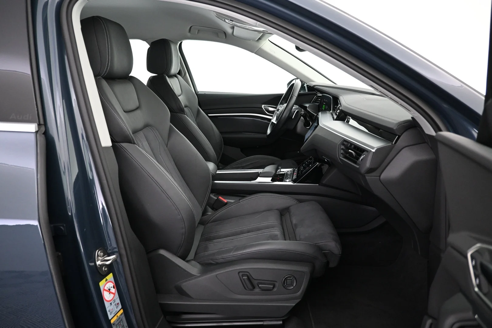 Car Image - 7eBT9sSv7lC2f7QFuuxrBc