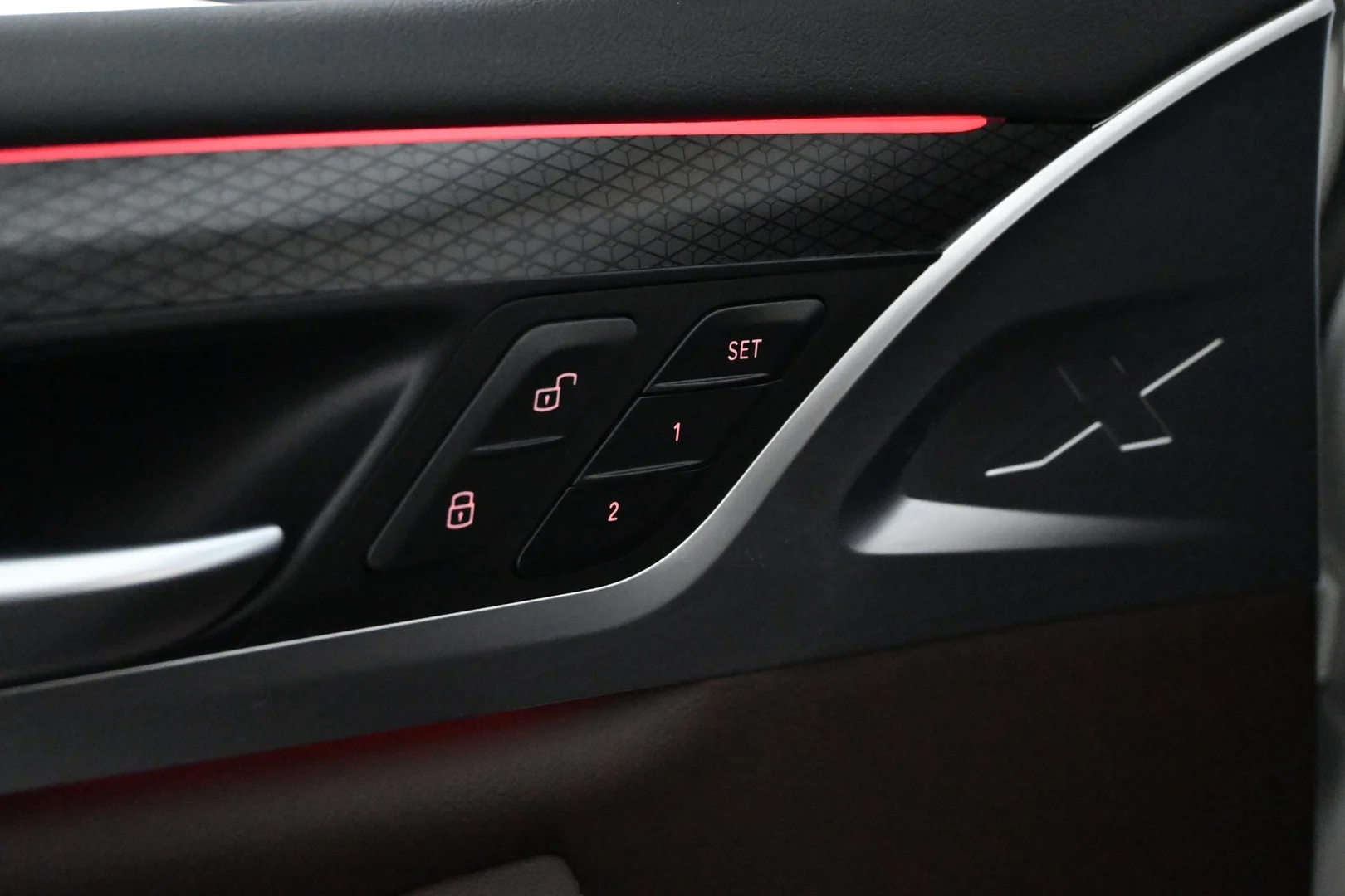 Car Image - EEzZxQZQxcp64neabUrU9