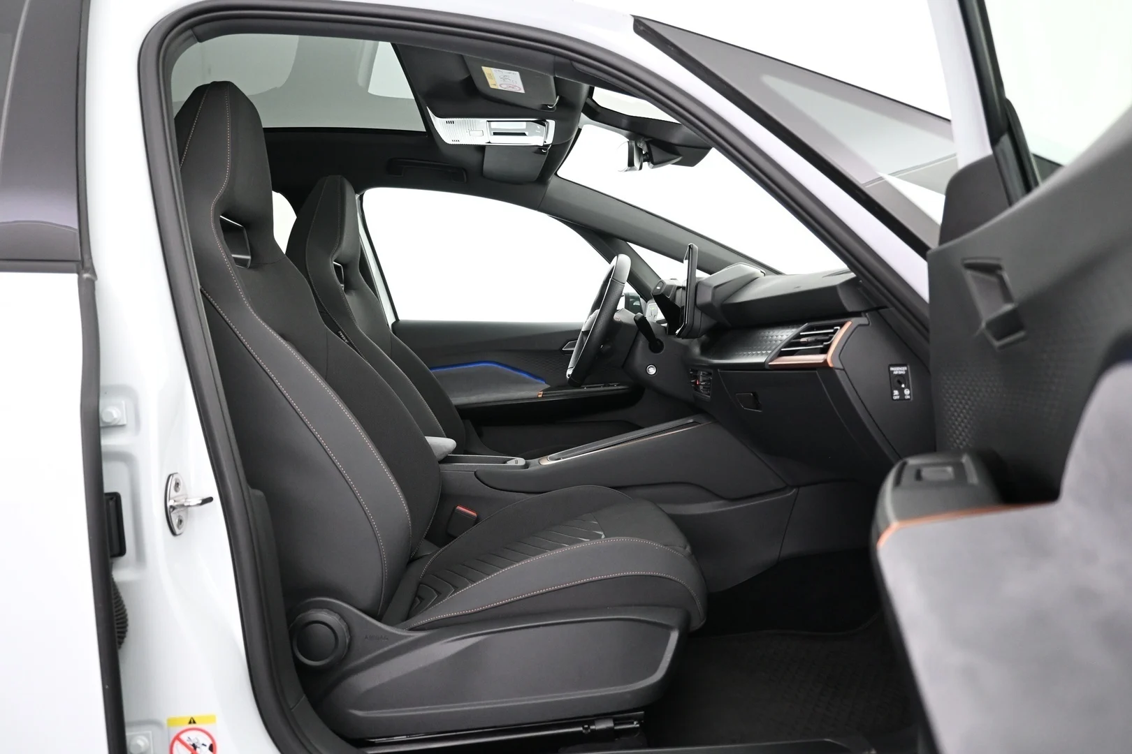 Car Image - 4JKkdkMab51EX8D6sIikh7