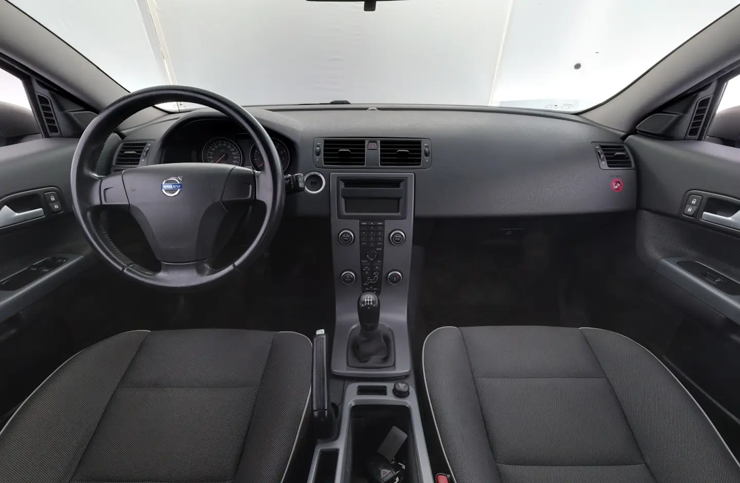 Car Image - cjaL5d8EdaRo0SfDm6rrr