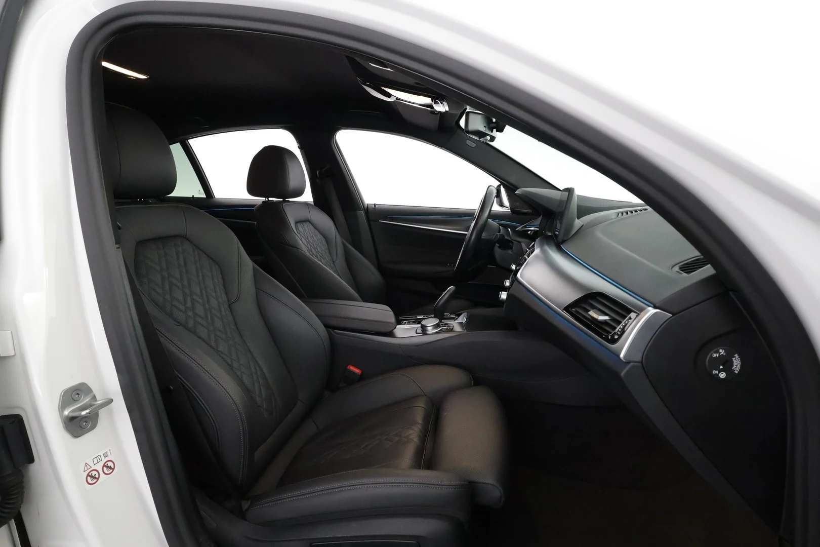 Car Image - 7IphAXtp8cO0XPfsOT9TZd