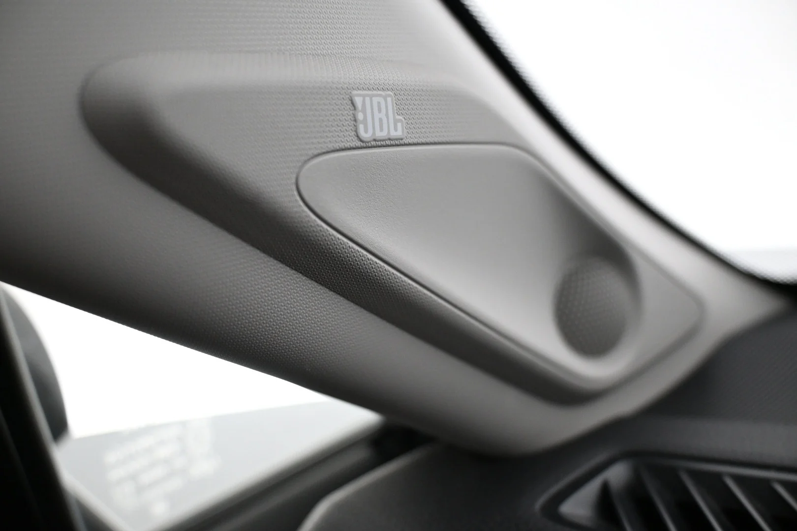 Car Image - 4FTQWU1YDwskzUuxOioviu