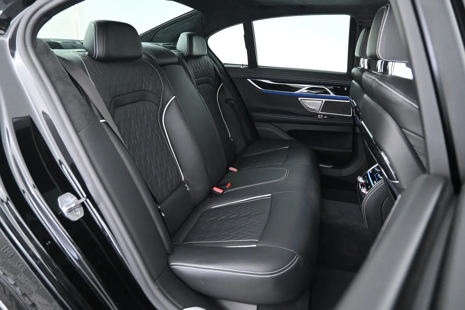 Car Image - 6SmPiGu3f0uVvcStaxfCRD