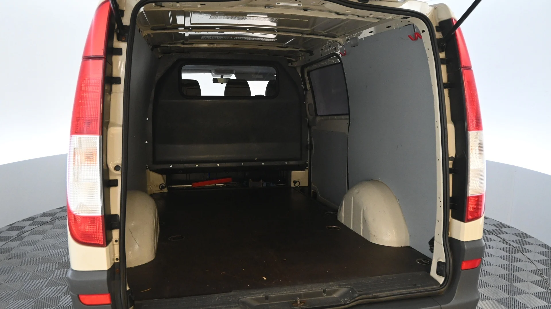 Car Image - 7ePn4q7PD7OMnAuXghnjzI