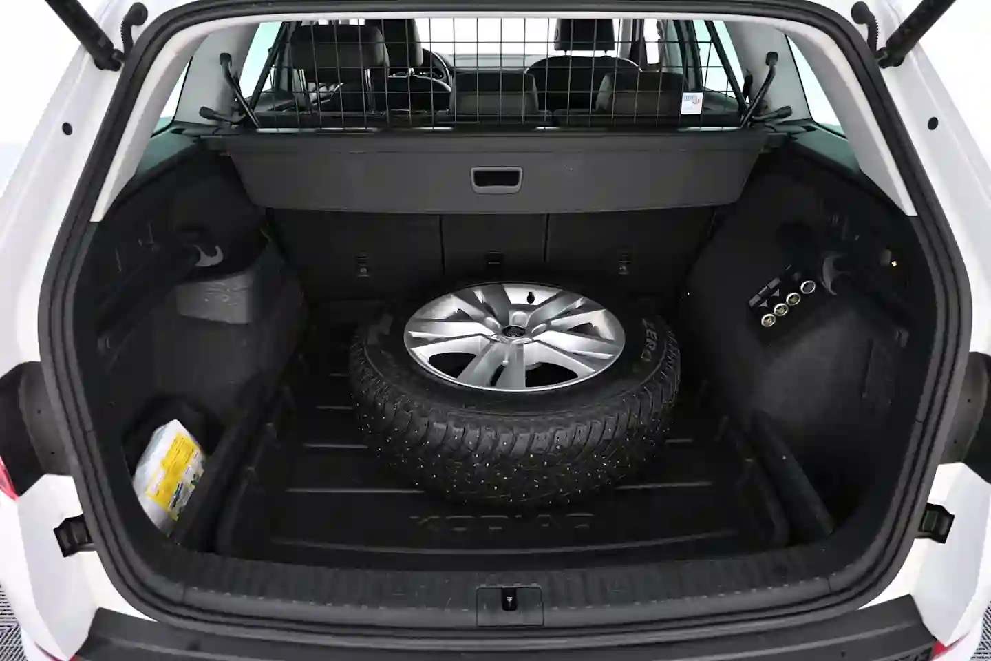 Car Image - 4LuozmvvtmWl5uv7Nd94Iz