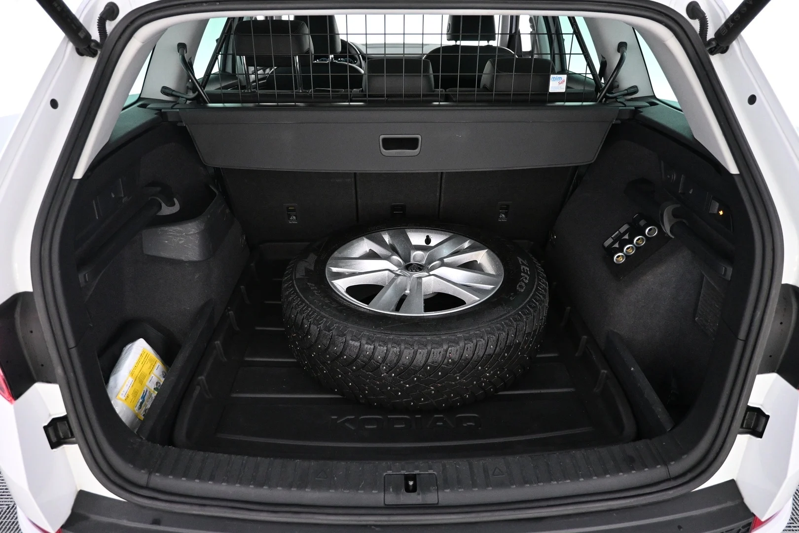 Car Image - 4LuozmvvtmWl5uv7Nd94Iz