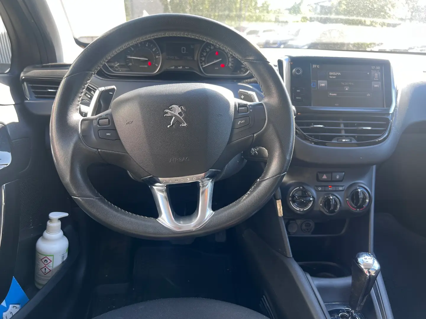 Car Image - 2eVS3098MfzyrZa5kTaJbB