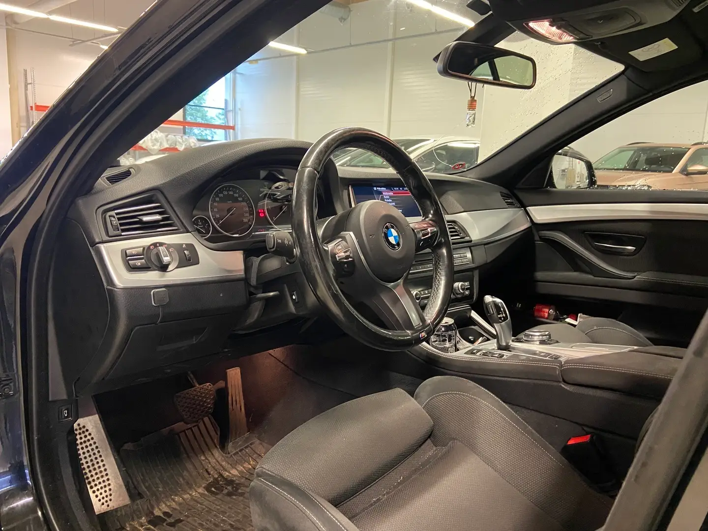Car Image - 45cckX4zjpPbY6ChY2hg3i