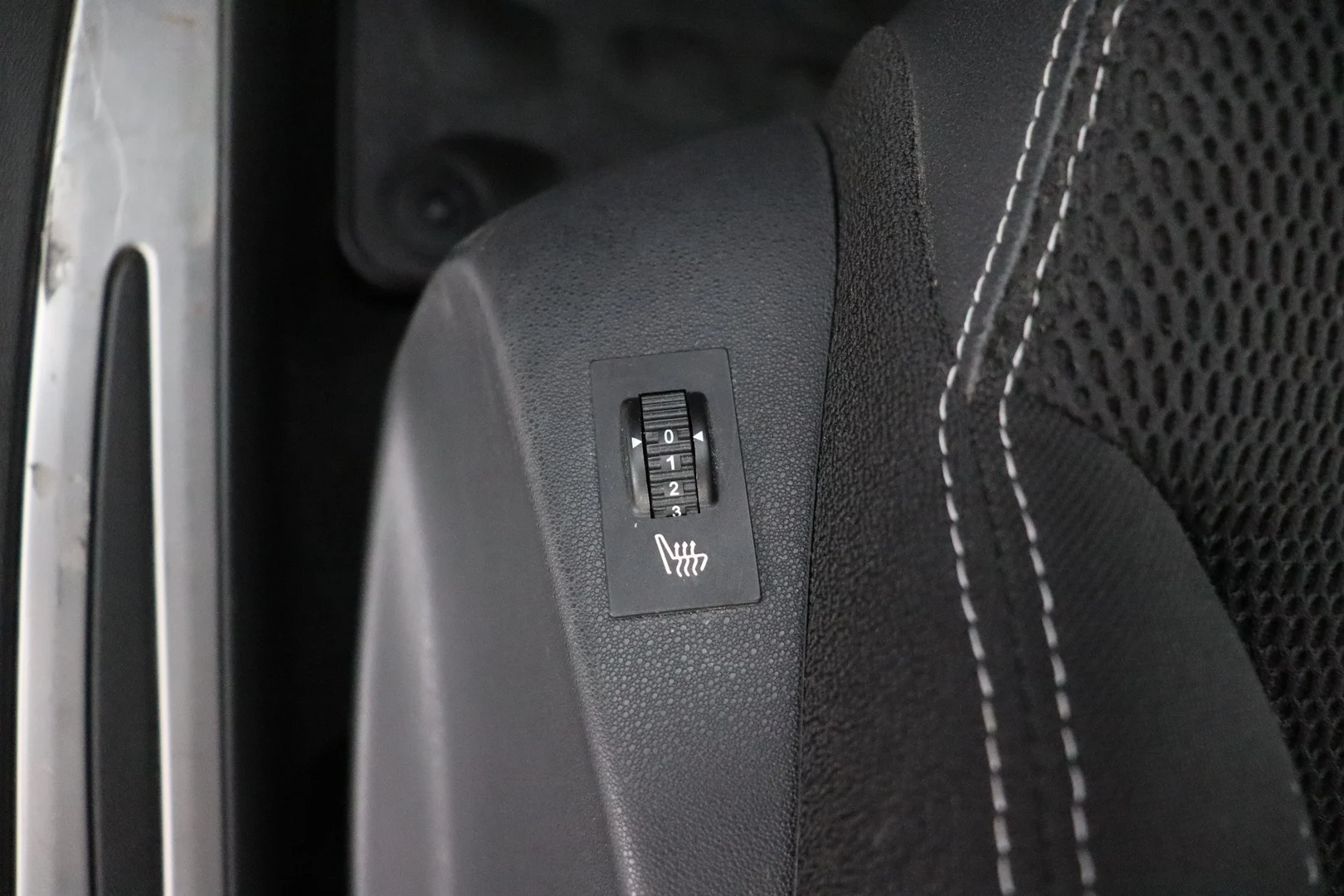 Car Image - 3w6xQmO213cVdpf5lVkqrz