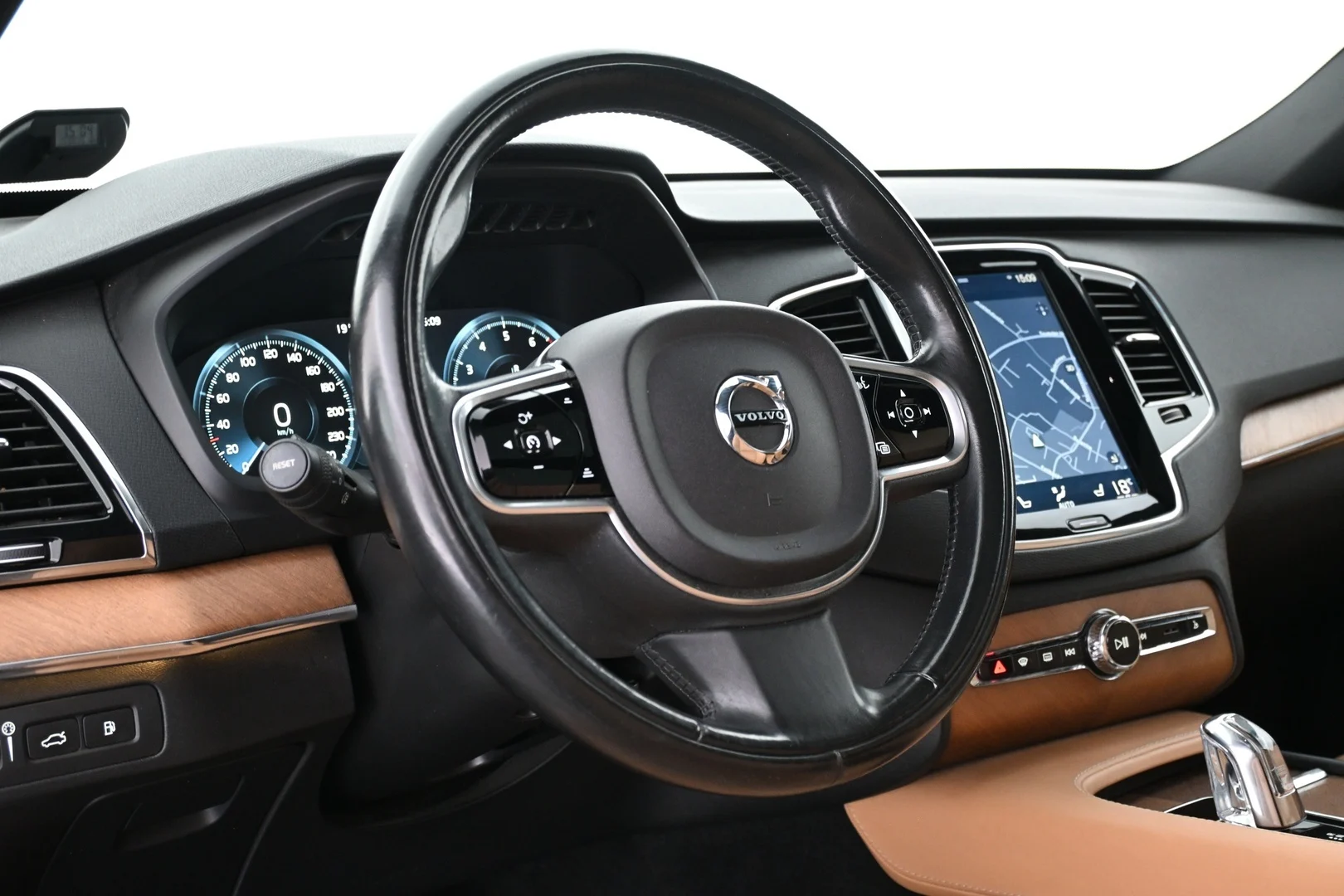 Car Image - fDYUg2HQsIU5WUibogc7n