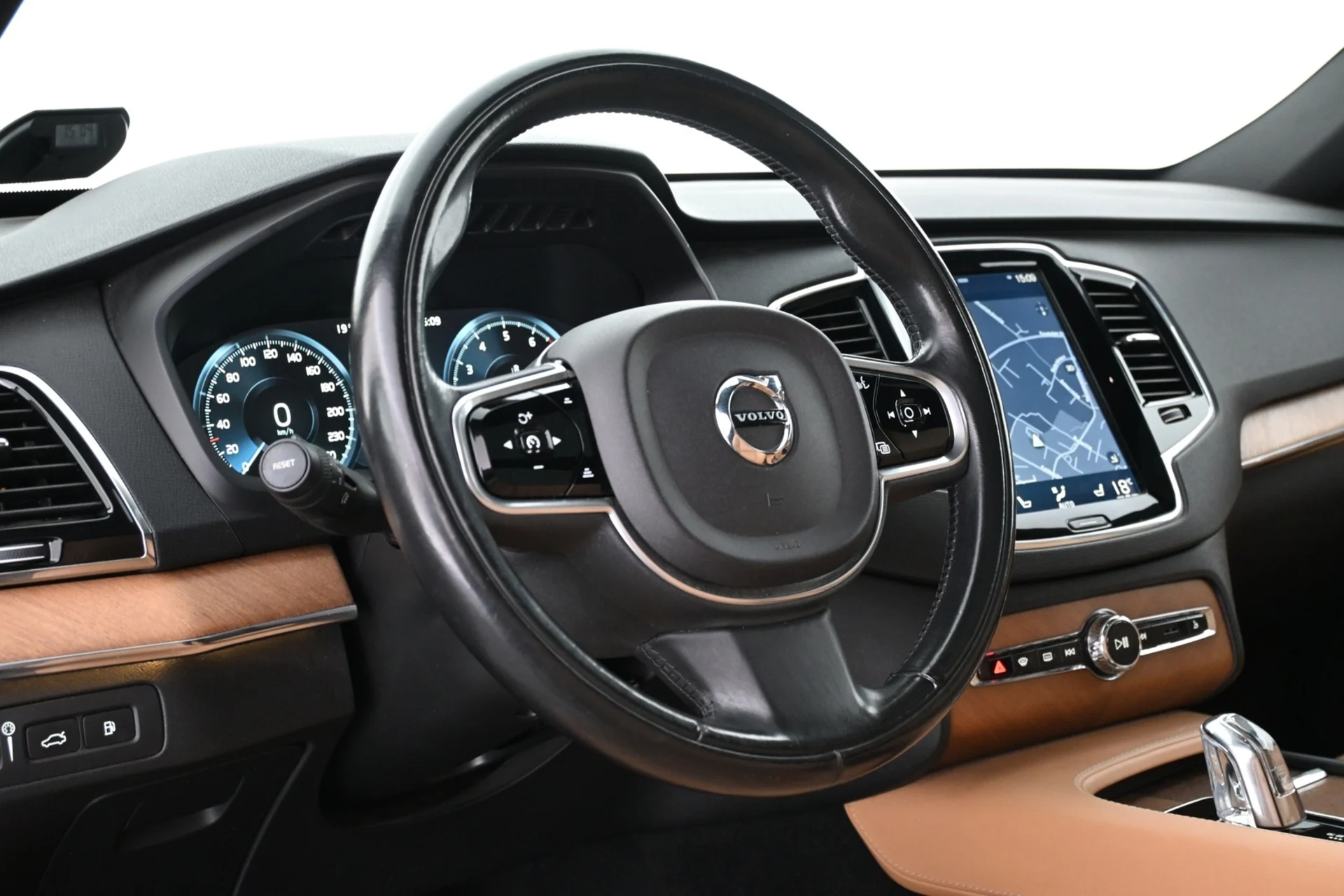 Car Image - fDYUg2HQsIU5WUibogc7n