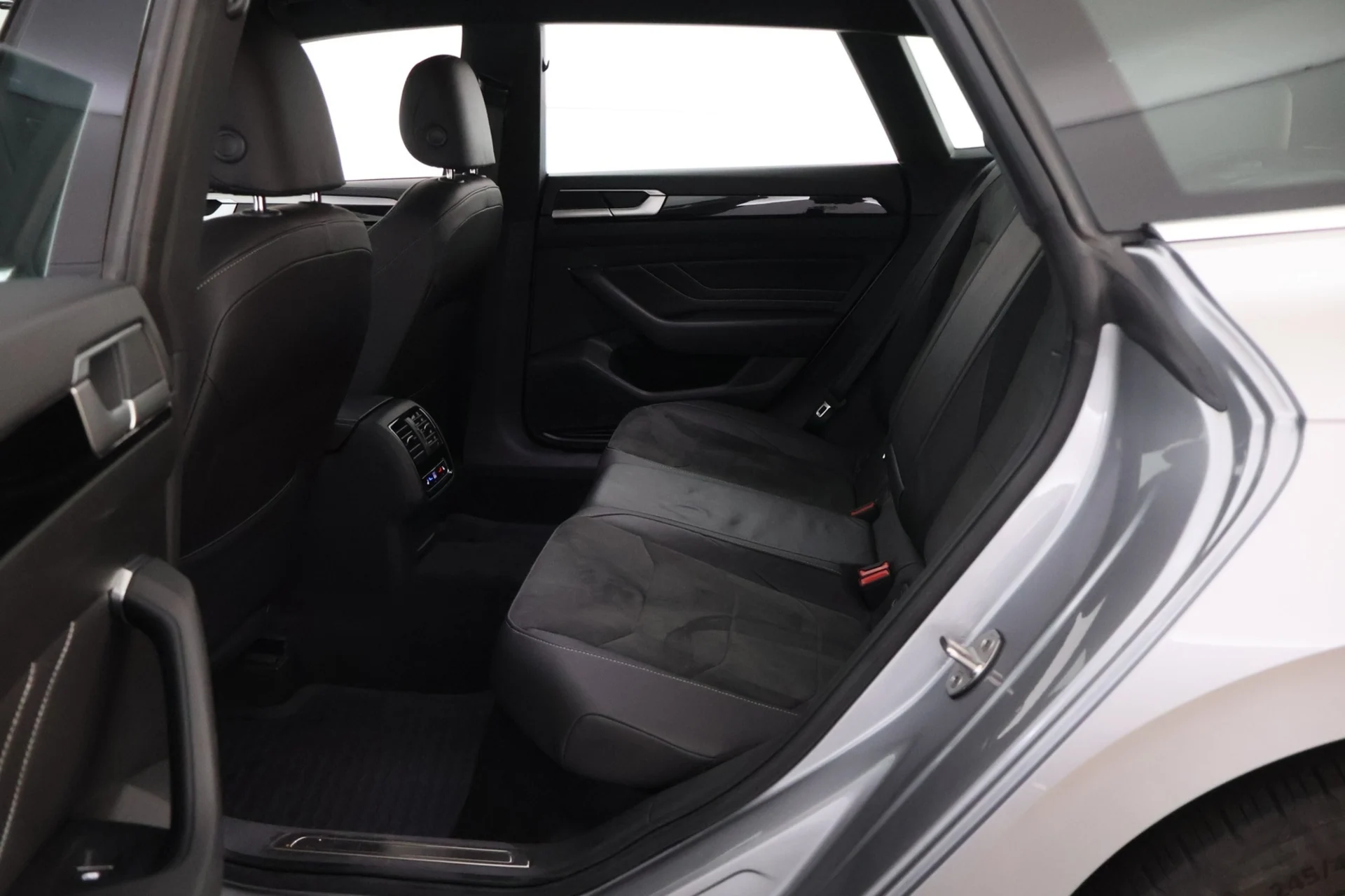 Car Image - 4PrV27CI6KwPxfOuwltM9U