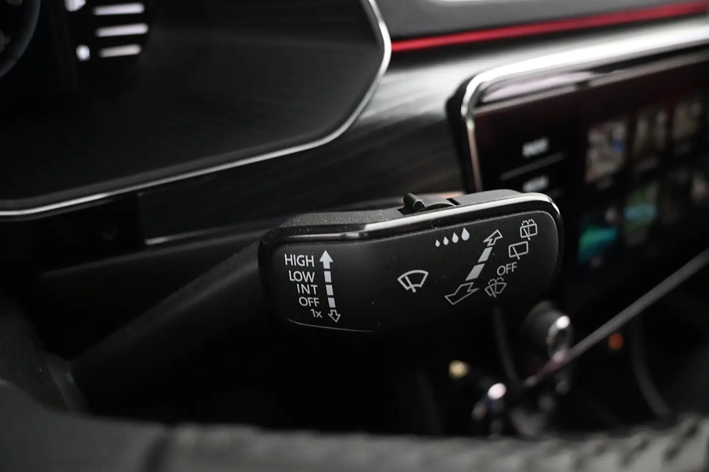Car Image - 18XN1WL3c4vSF55U1BgOzL
