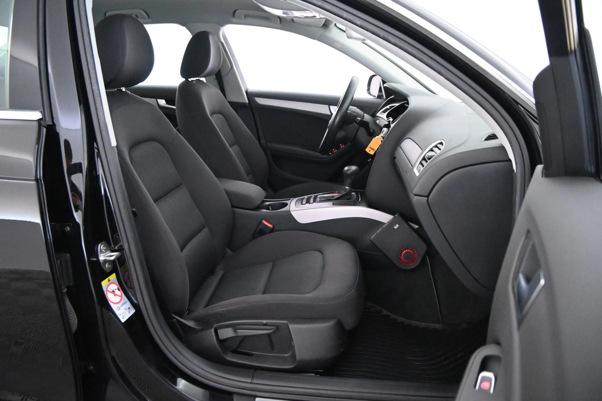 Car Image - 3QBGvw8PVBQq7HvKaqLOzv