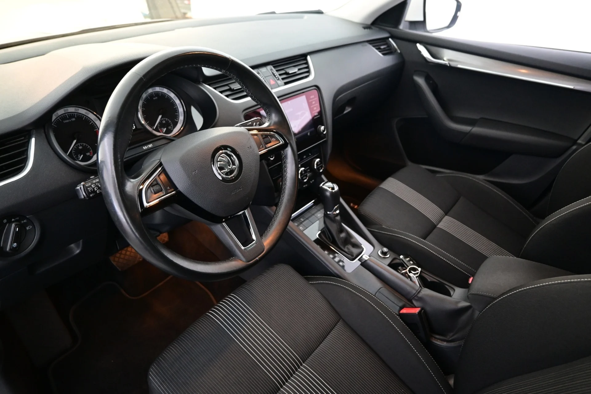 Car Image - 2mwVDo6OSKvbIle1Xyd551