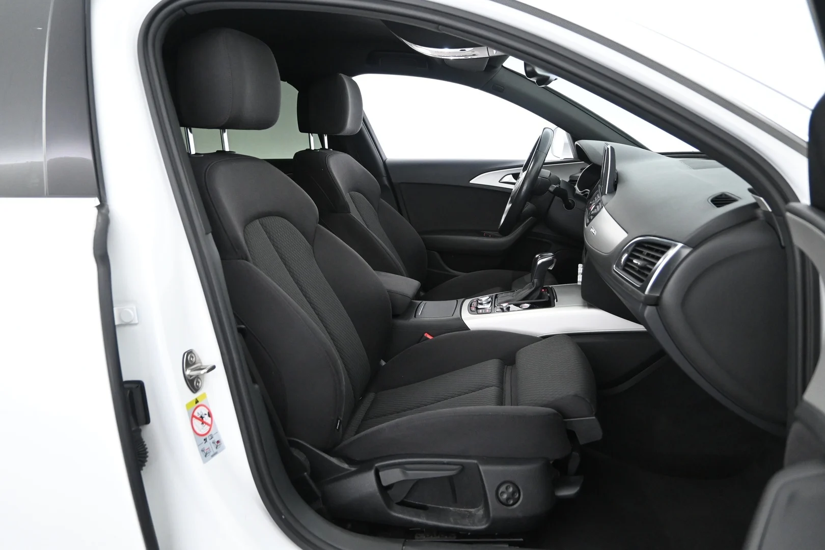 Car Image - 4hCNQuaXnugBzlltK8wGor