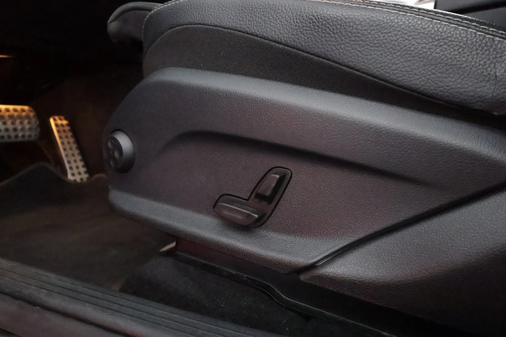 Car Image - Rnz8AImhZFKbPNFxjTtAV