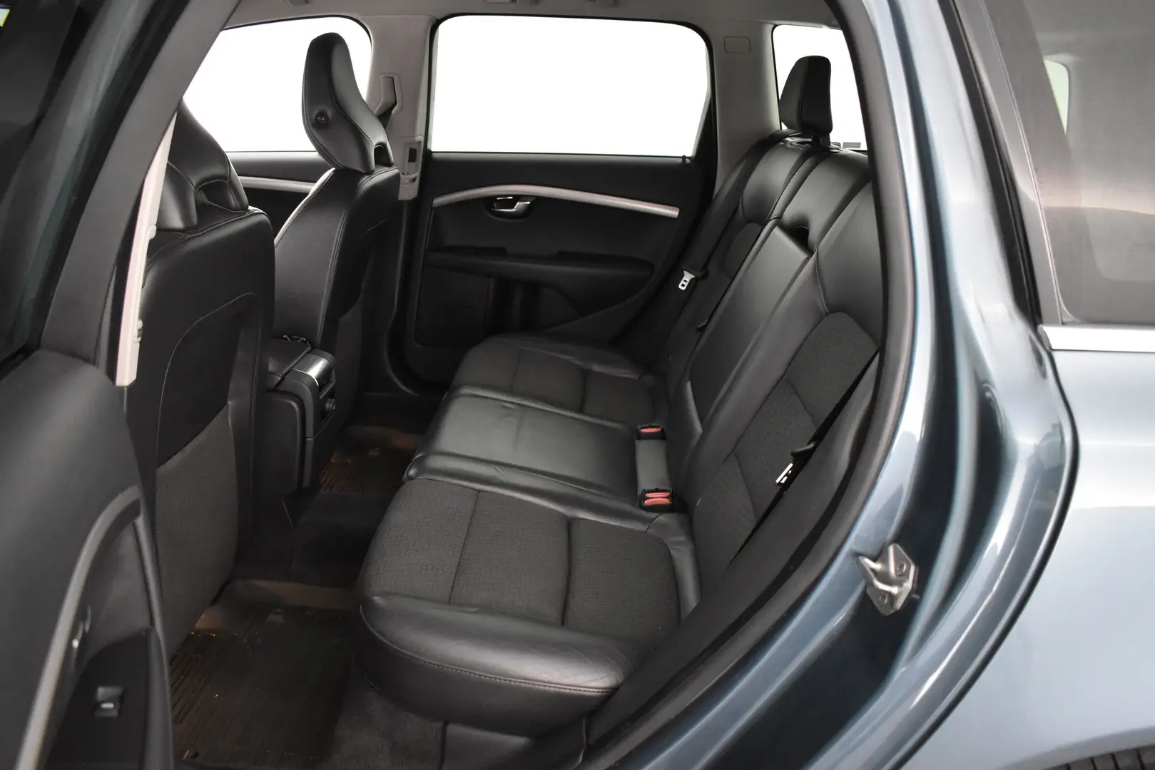 Car Image - 6swUg5RVtYa17G10GFml9b