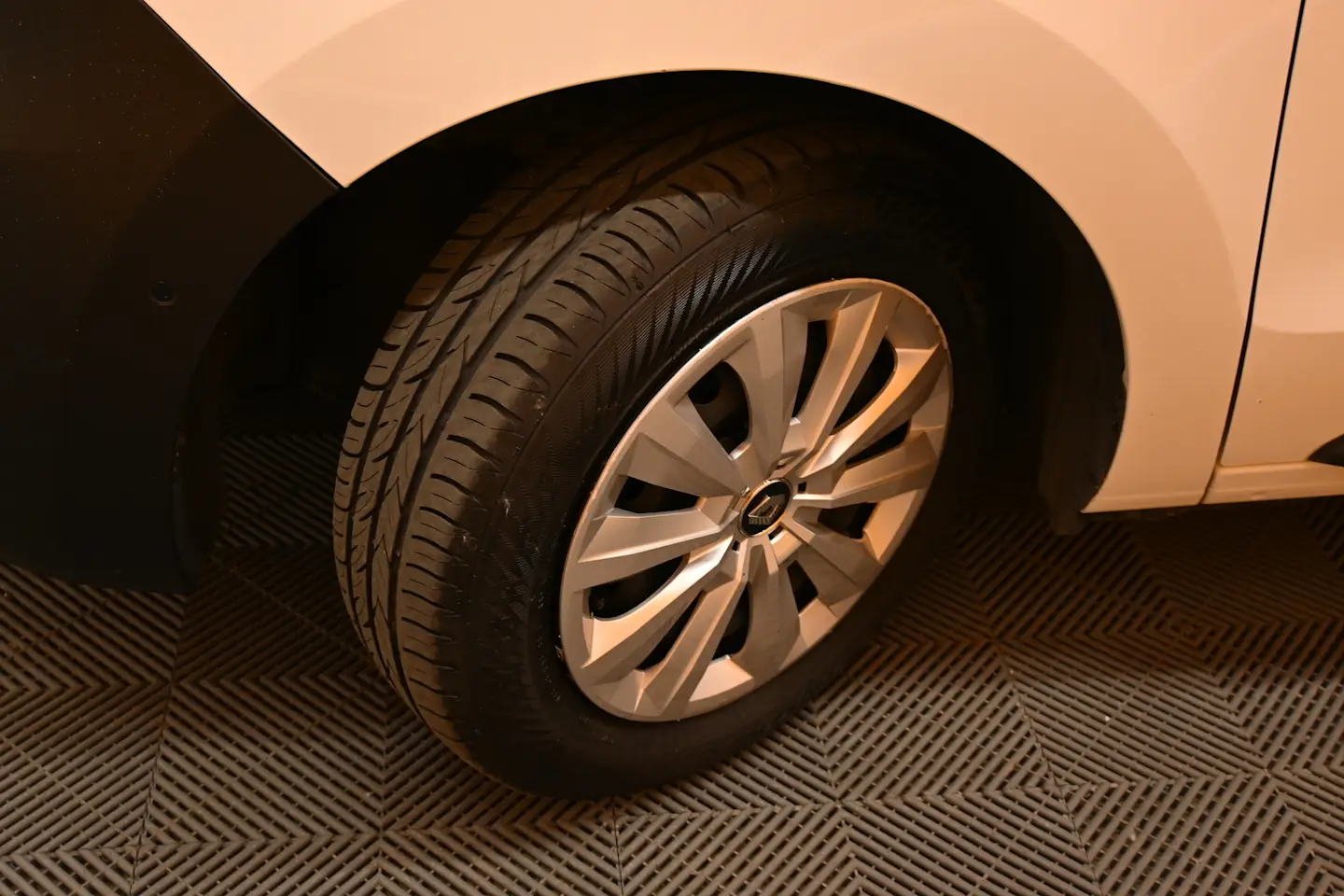 Car Image - 4yDM0DdlgmRFnTACMuXgQJ