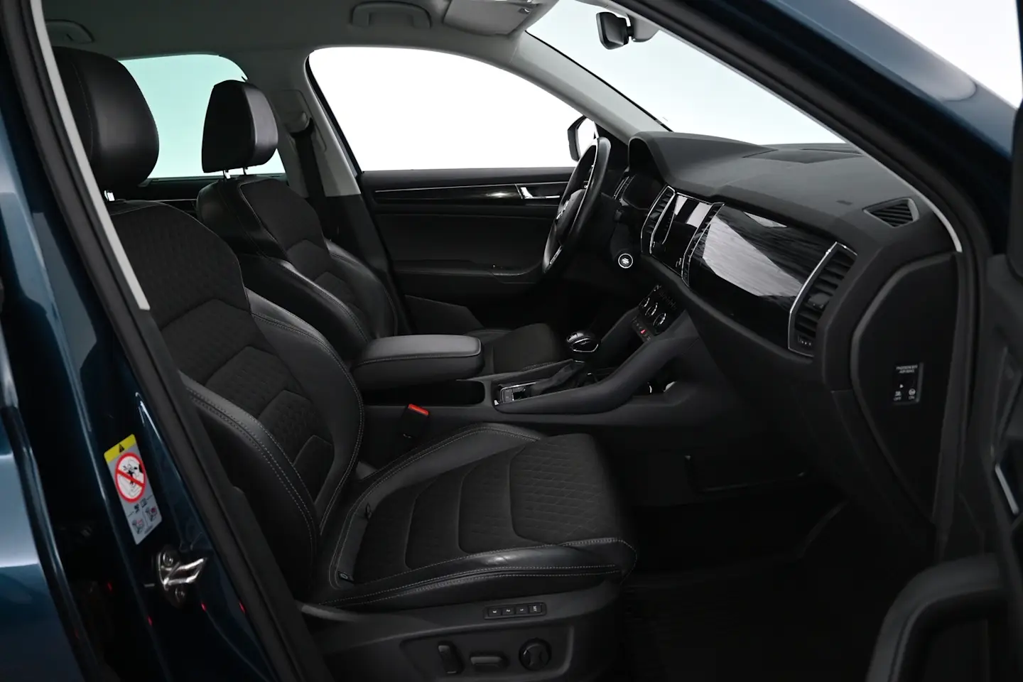 Car Image - 52NKPgV4TbrUrobxTlyZL1