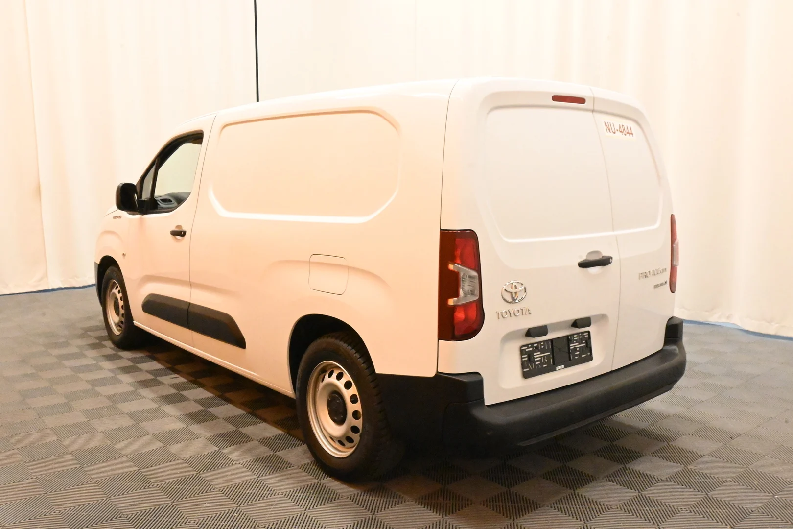 Car Image - 19AdhDJuGcD3G3cTrdVe6l