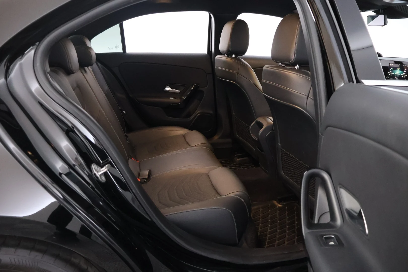 Car Image - hrM2KJwRO1xD3bVzeC21L