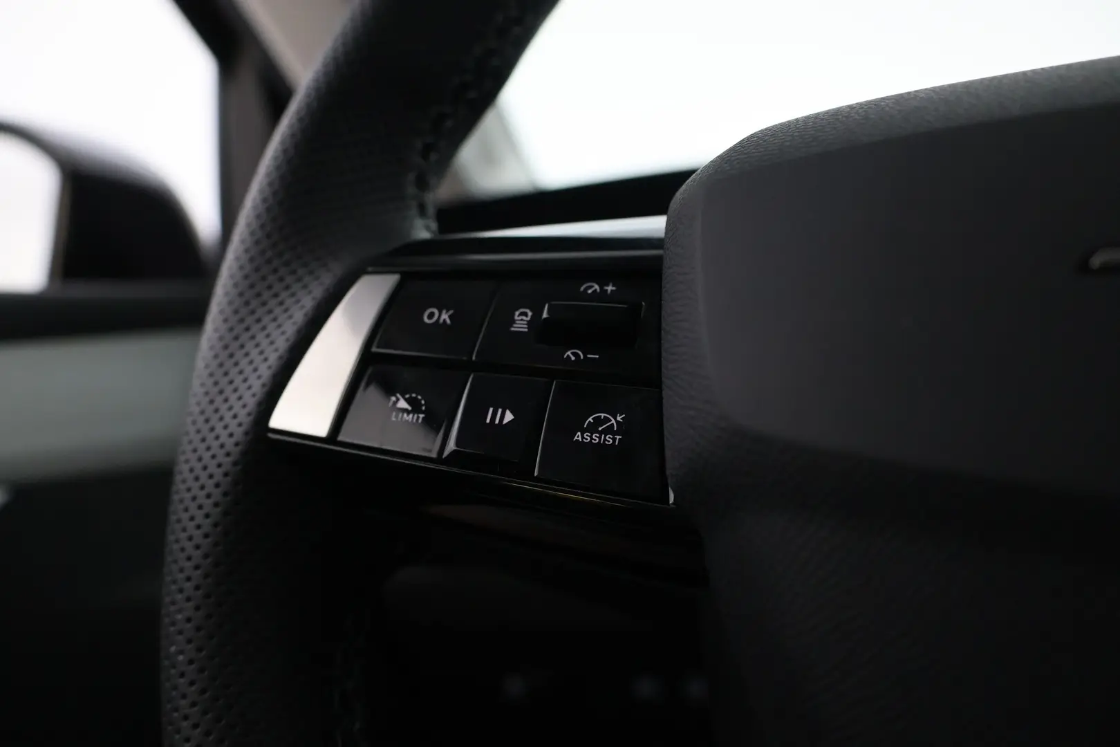 Car Image - 2I1DUYIHXgcXezyGhc7NFO