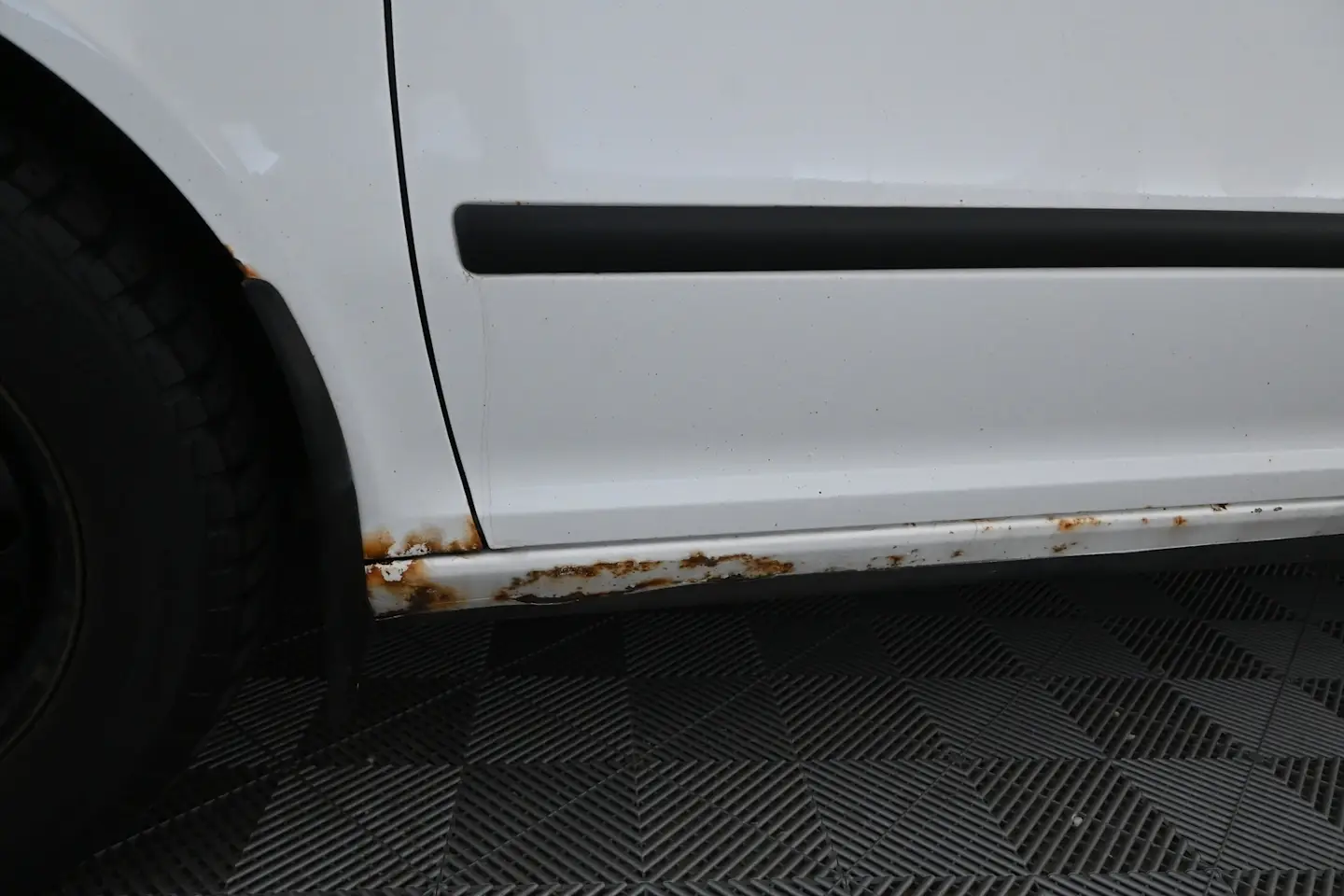 Car Image - 3AEKNisSo0Df0rKN8QrDnu