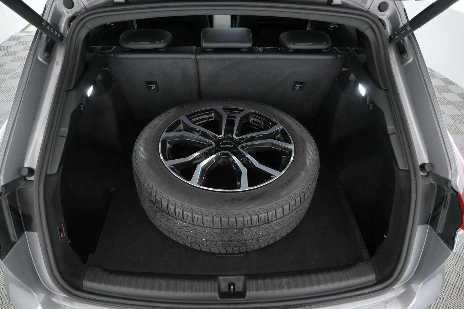 Car Image - LaDA1ZLgd21OJMZKhtWnL
