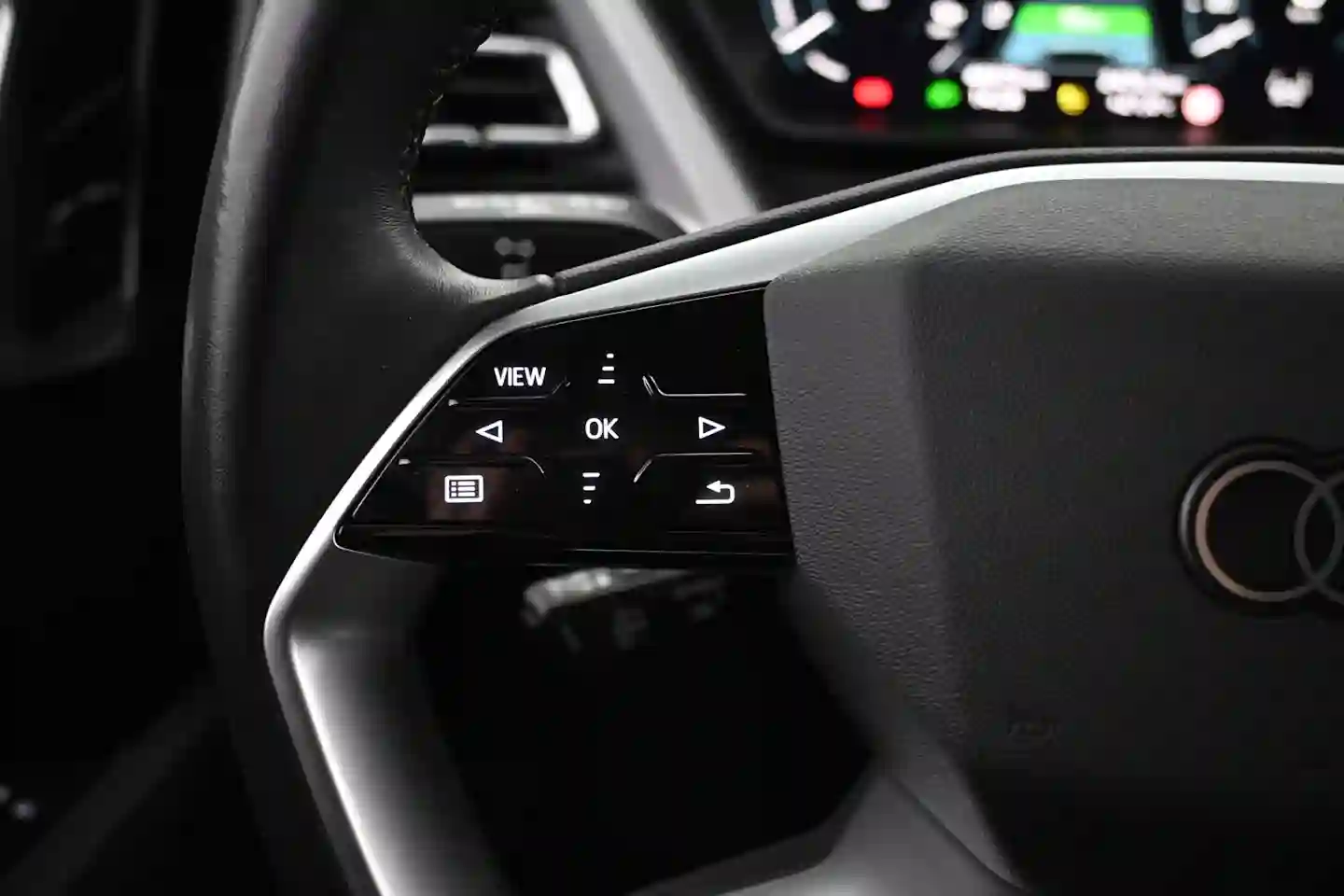 Car Image - 18gJPAwguVAKGDuuC7q7Z2