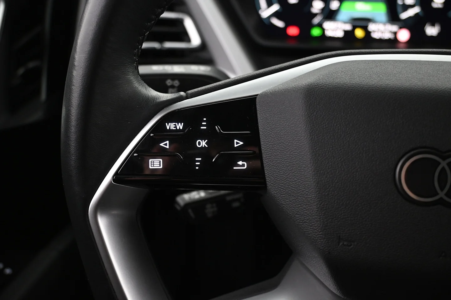 Car Image - 18gJPAwguVAKGDuuC7q7Z2