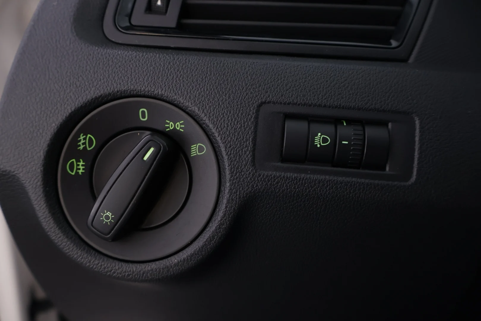 Car Image - 6z4U3yGmrEhZwlXpn2qGnb