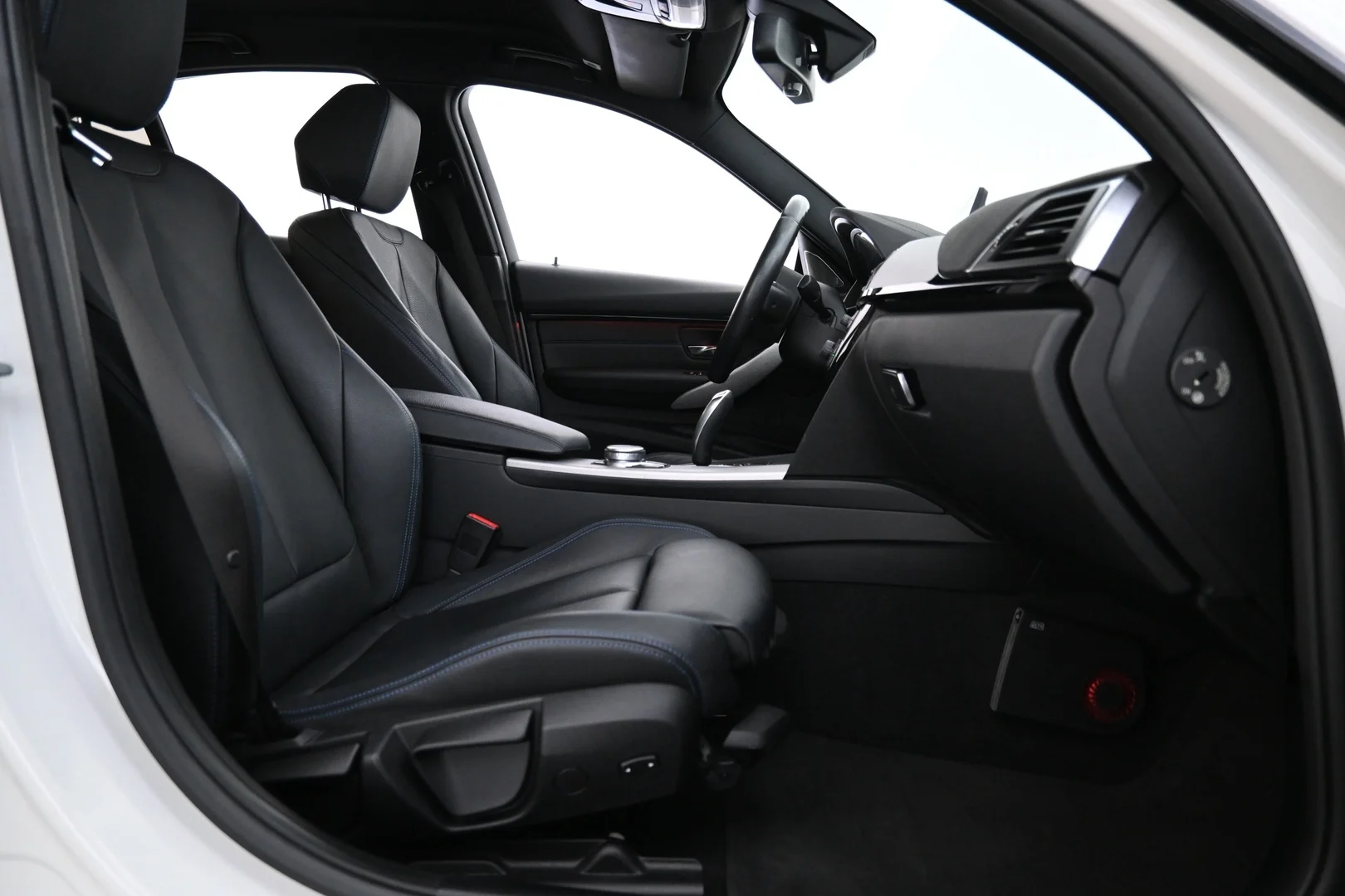Car Image - 2nJloc3oncsZAq9yz3UApW